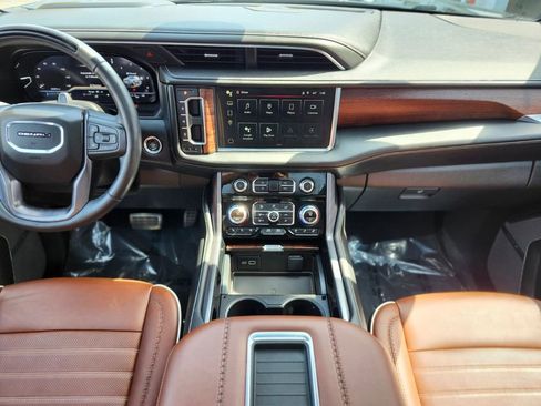Used 2023 GMC Yukon Denali Ultimate AWD/4WD image 12