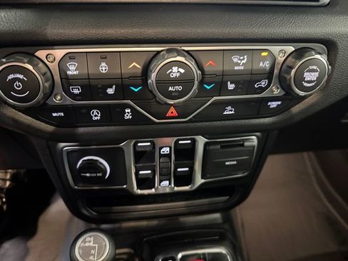 Used 2025 Jeep Wrangler Sport S AWD/4WD image 13