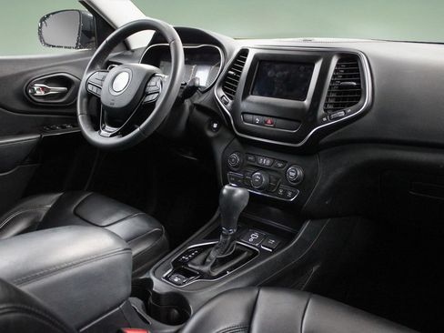Used 2020 Jeep Cherokee Latitude Plus FWD image 21