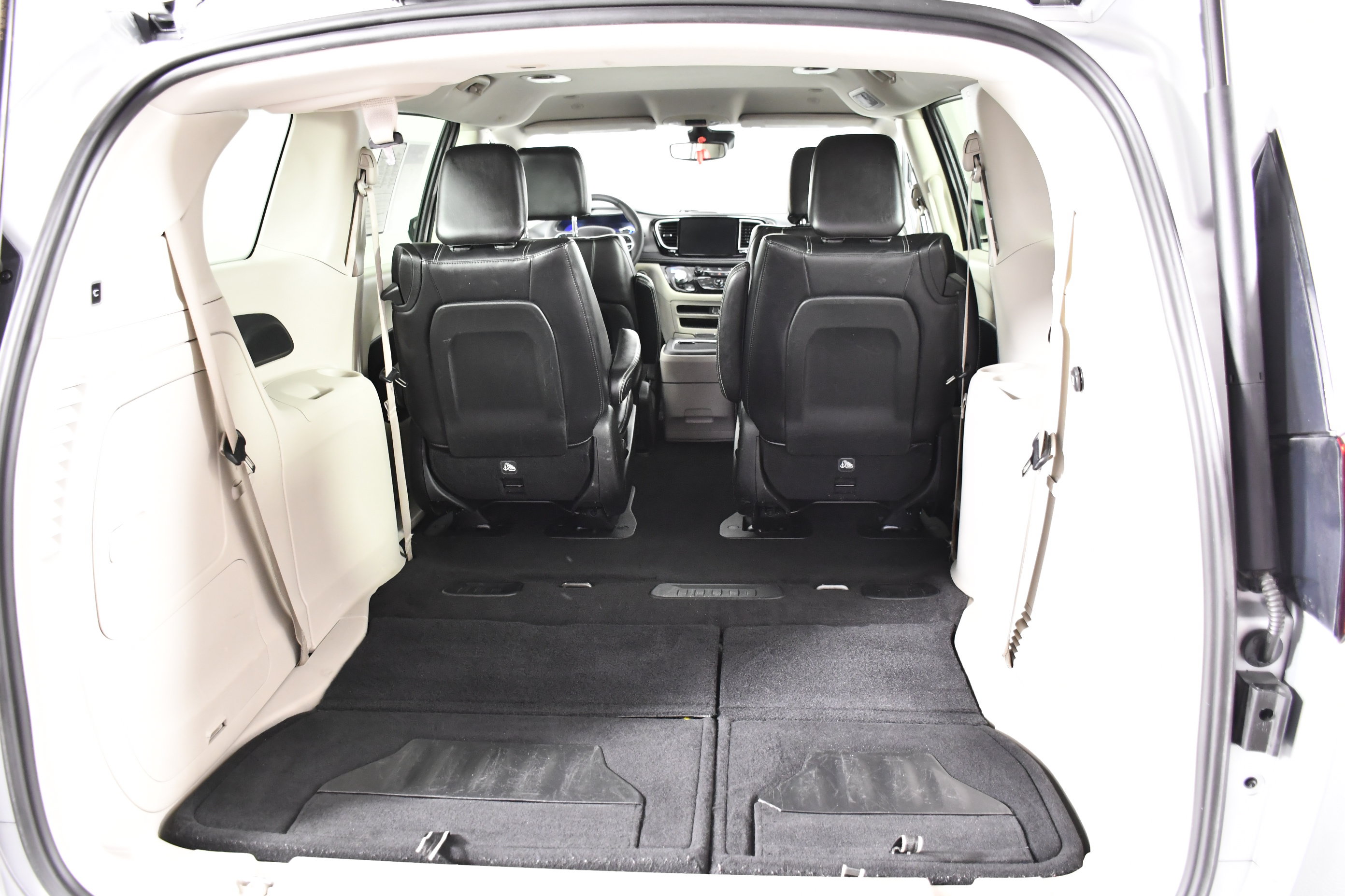 Used 2023 Chrysler Pacifica Touring-L FWD image 48