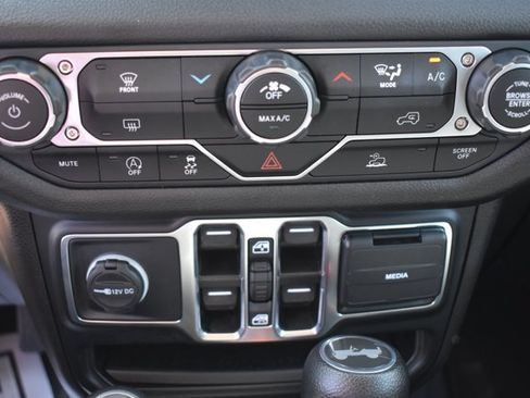 Used 2024 Jeep Wrangler Unlimited Sport AWD/4WD image 25