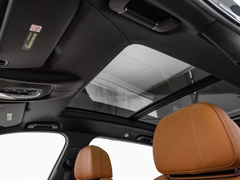 Used 2023 Bentley Bentayga Extended Wheelbase AWD/4WD image 34