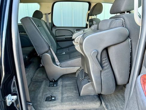 Used 2010 Chevrolet Suburban LS w/ Interior Plus Package image 36