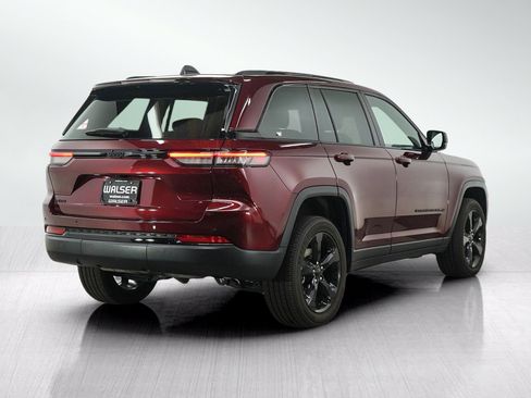 Used 2023 Jeep Grand Cherokee Altitude AWD/4WD image 5