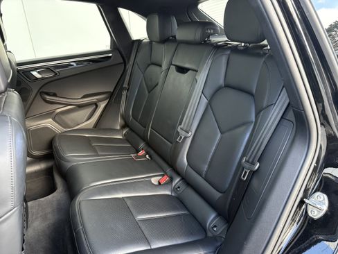 Used 2024 Porsche Macan image 12