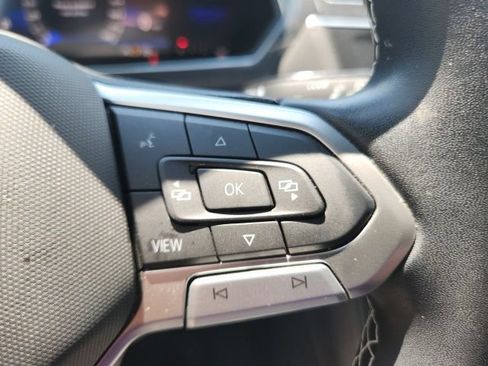 Used 2023 Volkswagen Tiguan SE R-Line FWD image 31