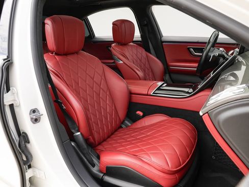 Used 2022 Mercedes-Benz S 580 4MATIC Sedan w/ AMG Line Package image 12