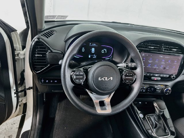 Used 2023 Kia Soul S FWD image 18