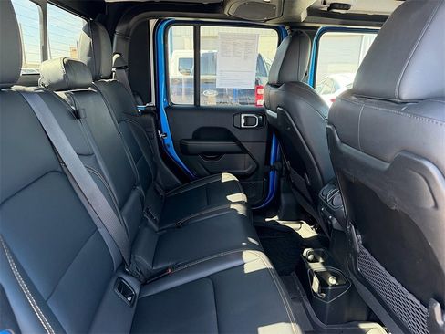 Used 2024 Jeep Gladiator Sport image 14