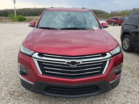 Used 2023 Chevrolet Traverse LT image 2