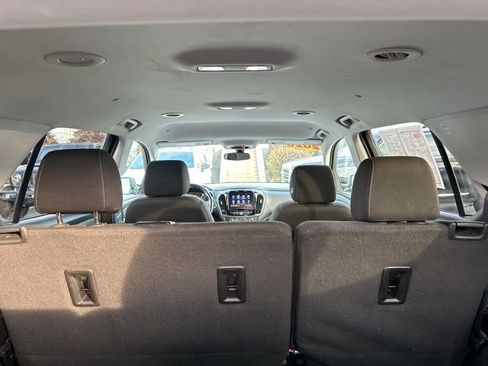 Used 2020 Chevrolet Traverse LT image 24