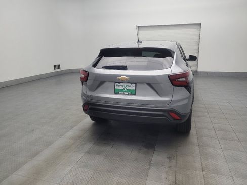 Used 2024 Chevrolet Trax LS image 7