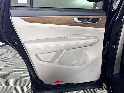 New 2025 Volkswagen Atlas SE image 18