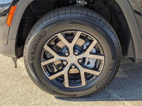 New 2025 Jeep Grand Cherokee Limited image 9