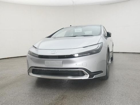 Used 2026 Toyota Prius Plug-In Hybrid FWD image 19
