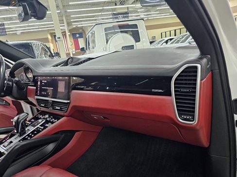 Used 2020 Porsche Cayenne E-Hybrid image 23