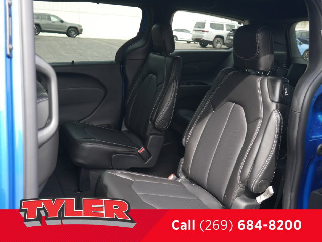New 2027 Chrysler Pacifica Select FWD image 39
