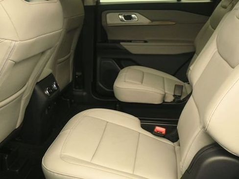 New 2026 Ford Explorer Active w/ Active Comfort Package AWD/4WD image 10