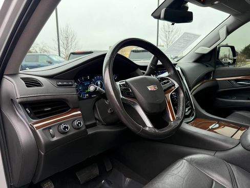 Used 2020 Cadillac Escalade ESV Luxury image 11