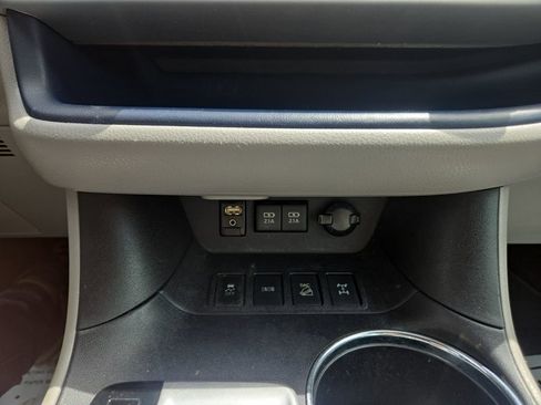 Used 2018 Toyota Highlander XLE AWD/4WD image 28