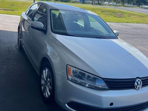 Used 2011 Volkswagen Jetta SE FWD image 6