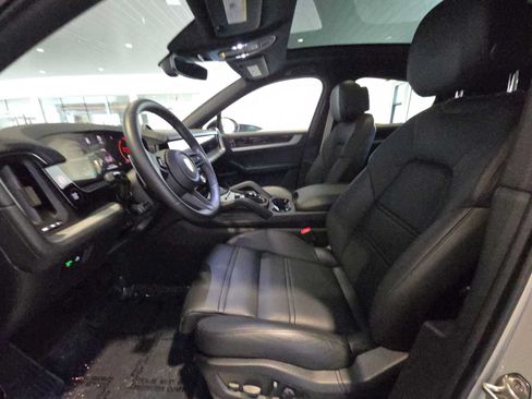 Used 2025 Porsche Cayenne Coupe AWD/4WD image 23
