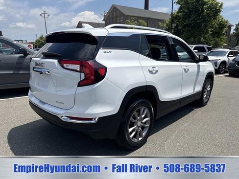 Used 2024 GMC Terrain SLT AWD/4WD image 9