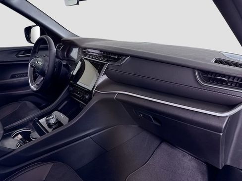 New 2025 Jeep Grand Cherokee L Altitude image 29