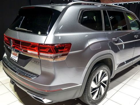 Used 2024 Volkswagen Atlas SEL AWD/4WD image 9
