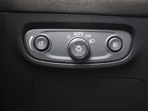 Used 2020 Buick Encore GX Preferred w/ Cold Weather Comfort Package AWD/4WD image 29