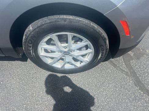 Used 2024 Chevrolet Equinox LT AWD/4WD image 2
