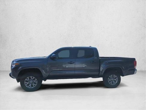 Used 2017 Toyota Tacoma SR5 w/ Tow Package RWD image 9