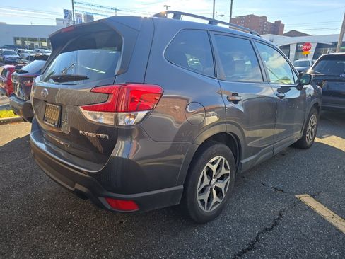 Used 2023 Subaru Forester Premium image 5