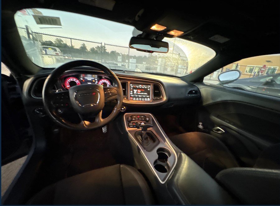 Used 2022 Dodge Challenger R/T Scat Pack w/ Shaker Package RWD image 3