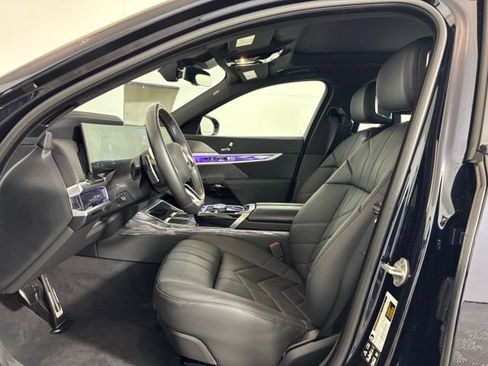 Used 2025 BMW 760i xDrive AWD/4WD image 11