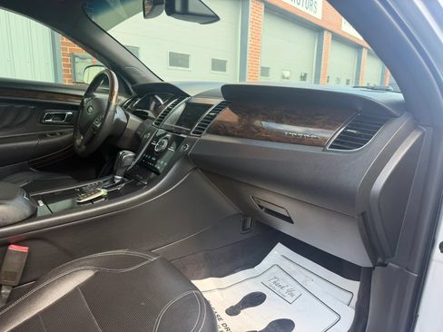 Used 2018 Ford Taurus Limited FWD image 12