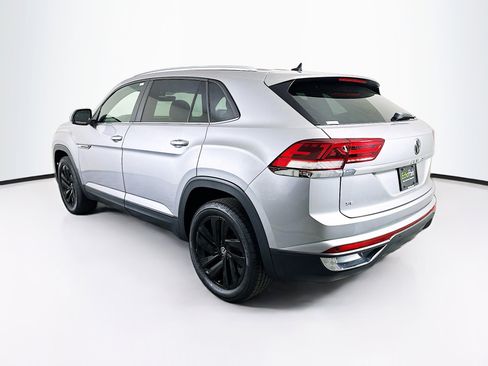 Used 2022 Volkswagen Atlas Cross Sport SE w/ Black Wheel Package image 5