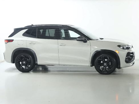 Used 2026 Volkswagen Tiguan SE R-Line FWD image 11