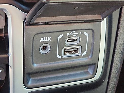 Used 2024 Jeep Wrangler Unlimited Sahara AWD/4WD image 23