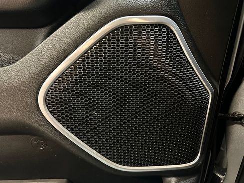 Used 2019 RAM 1500 Laramie AWD/4WD image 6