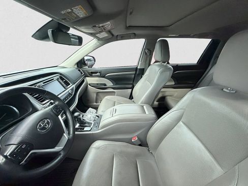 Used 2018 Toyota Highlander Limited image 9