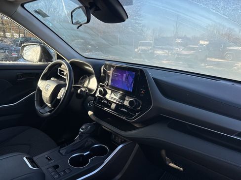 Used 2023 Toyota Highlander LE image 15