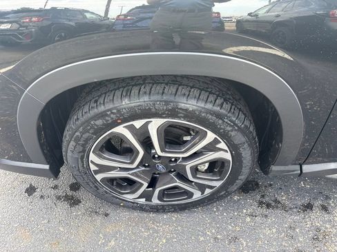 Used 2023 Subaru Ascent Limited w/ Technology Package AWD/4WD image 7