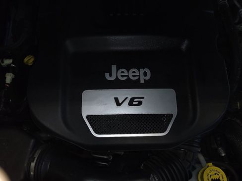 Used 2016 Jeep Wrangler Unlimited Sahara w/ Connectivity Group image 30