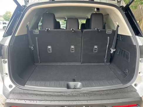 New 2025 Nissan Pathfinder SV w/ Black Appearance Package image 24