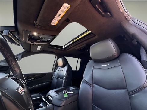 Used 2020 Cadillac Escalade ESV Platinum AWD/4WD image 18