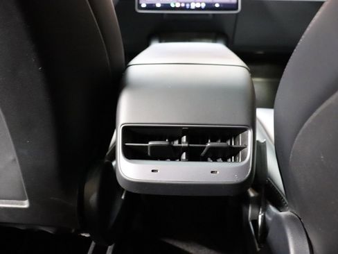 Used 2023 Tesla Model Y Long Range image 40