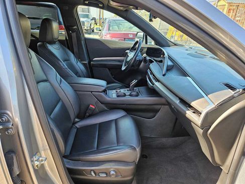 Used 2024 Cadillac XT4 Premium Luxury FWD image 14