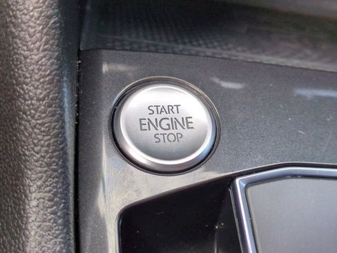 Used 2021 Volkswagen Tiguan SE w/ Panoramic Sunroof Package image 27