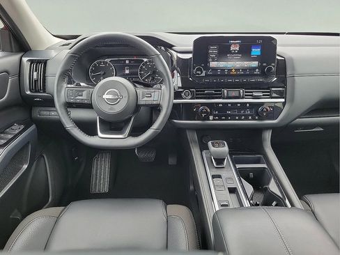 Used 2024 Nissan Pathfinder SL image 11